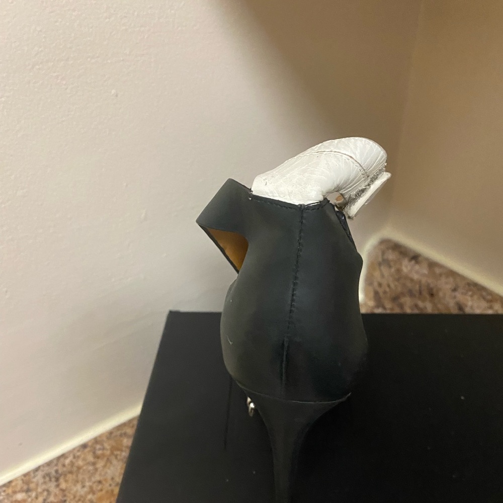 Size 10 Yves Saint Laurent